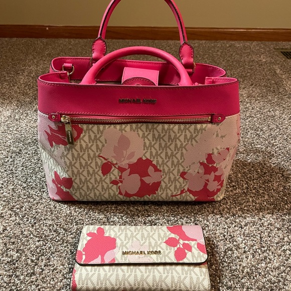 Michael Kors Handbags - Michael Kors Purse